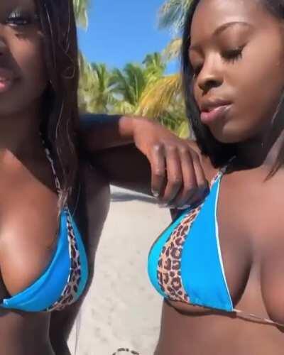 dettelabella & ___ghanaiandoll