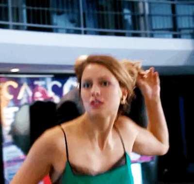 Kara when she hears someone getting blue balled… [Melissa Benoist]