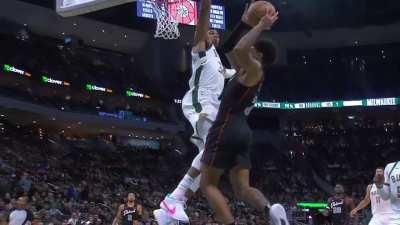 [Highlight] Giannis completely obliterates Killian's Haye's layup attempt in transition!
