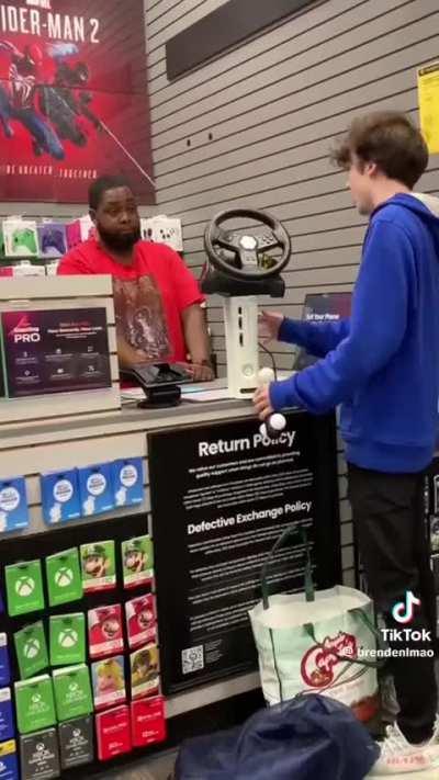 Influencer tries to sell a “virtual reality device” to GameStop employee