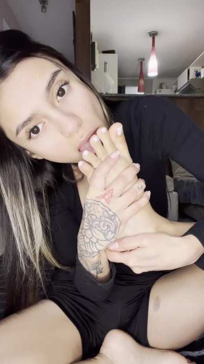 I can only imagine how crazy you’d be if I let you worship my feet… even I can’t resist