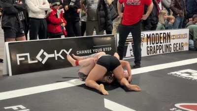 Me vs Tabatha W. - this is the 2nd half of our ADCC match in Toronto. First 3 min no points. Last 3 minutes there are points. What do you guys think? 💪🏽😄