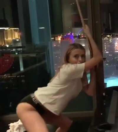 Corinna Kopf twerking 🍑