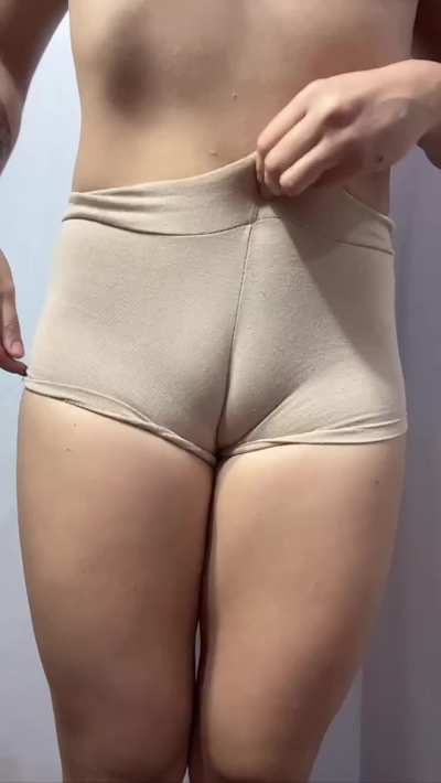 Camel toes make my pussy happy