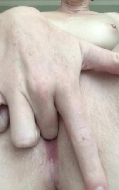 Stick your tongue in that tongue 👅💦