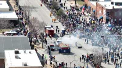 Truck catches fire during Mardi Gras parade in St. Louis (OC)