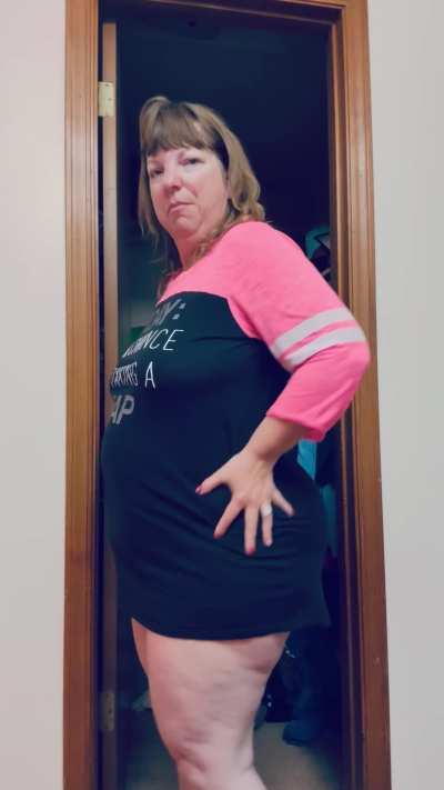 I know you love my big fat Milf ass. I bet you wish you were here to smell my stinky butthole while I fart, right? 💨