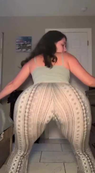A latin twerk with a juicy ass