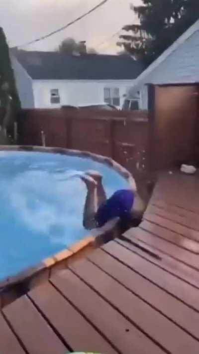 Wcgw jumping in the pool.