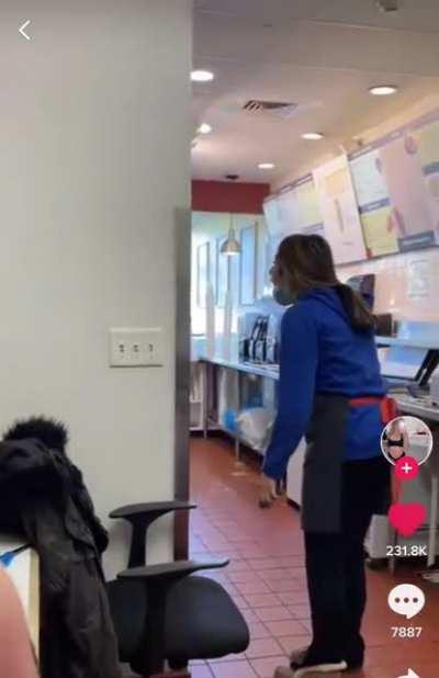 Grown ass man assaulting a teenage girl over smoothie