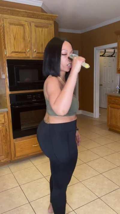 Hate to see her go but love to watch her leave🍑