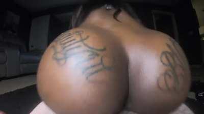 Round Ass Babe Squirts On Her Man