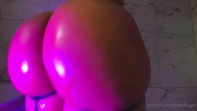 Her ass is ridiculous 