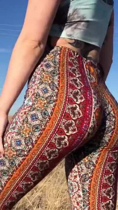 Tatt'd back, fatty booty