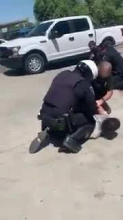 Woman refuses to wear mask in Arizona Walmart starting spitting on customers