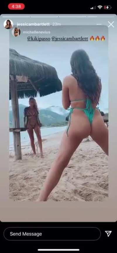 She really do be shaking that thang