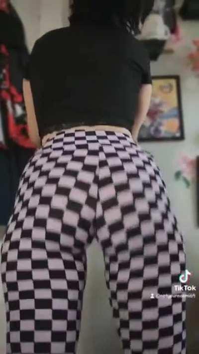 tiktok: notyournaomi69