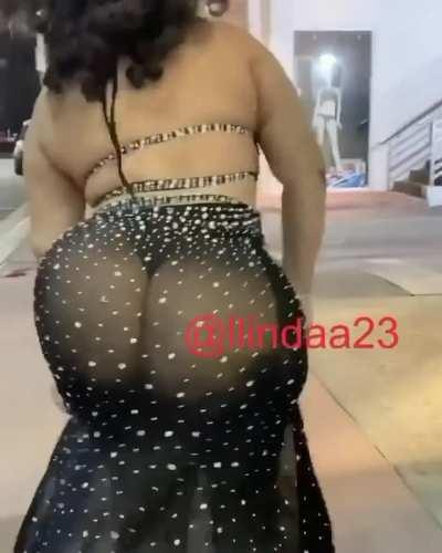Beautiful Bubble Booty Walking