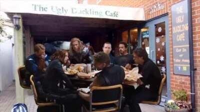 Anaya comiéndose un taco. 🤣