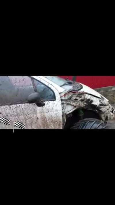 Uitati ce cauciucuri are ... nici cauciucuri n-are