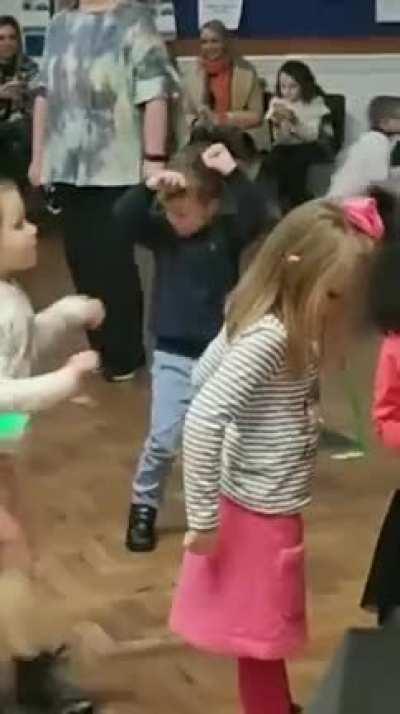 nene basado baila como tobey maguire