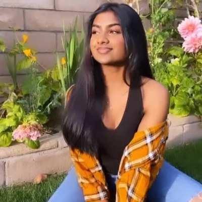 Rachel is even more lovely in motion