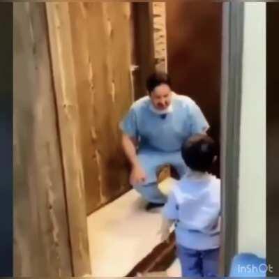 Don’t know if this belongs here, A Saudi doctor crying bec he can’t hug his child from the fear of infecting him