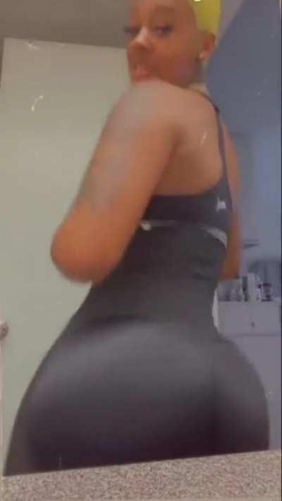 startin off a lil light wit some ass