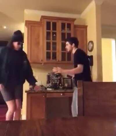 His movement technique seemed simple at a glance but actually left no openings