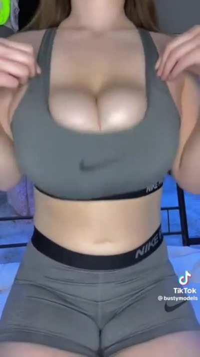 Kim.kaiko: @bustymodels