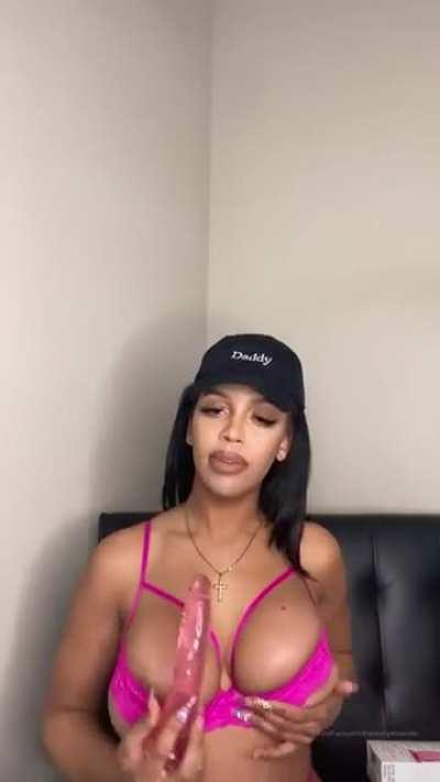 There’s hundreds of baddies in premium!! Get it now 🔥🔥