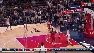 [Highlight] Tyrese Haliburton with a beauty of a pass to Bennedict Mathurin!