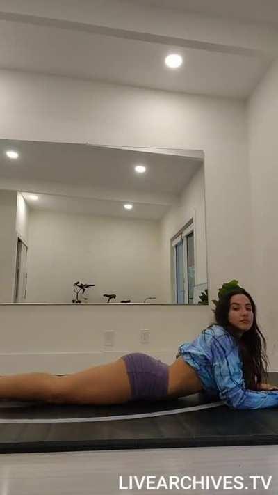 @vanessamunley0 (04-12)