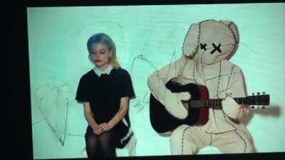 Sei lá,gostei da música então tô postando (e mano a cantora é a Melanie do filme A babá)