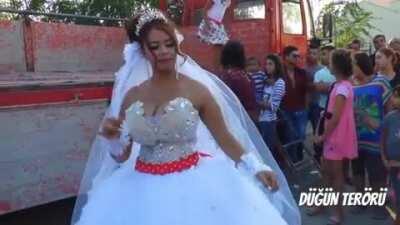 Damat sabaha kadar ne sağmıştır bunu bee