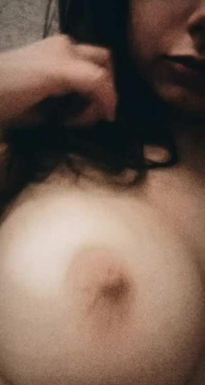 Pinch my nipples till I scream [f]