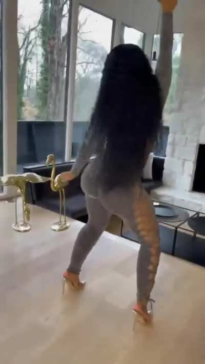 She is so thick 😍