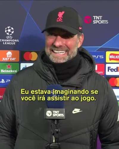 Klopp mostrando como os europeus tem um interesse enorme pelo futebol americano
