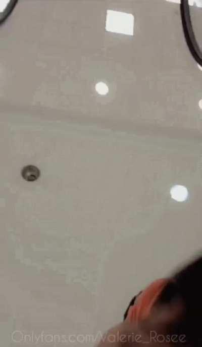 Upskirt & butt plug while Christmas Shopping at the mall 😜