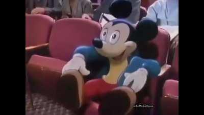 Mickey Enters a Locker.MP4