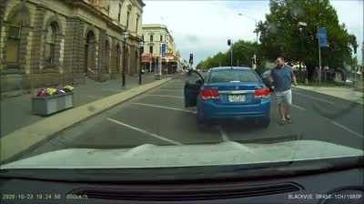 Idiot gets what he deserves for a sideswipe.