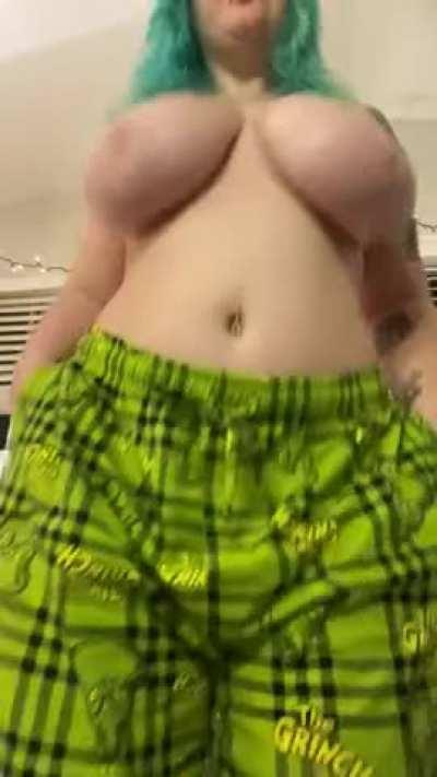 Big Titty Grinch GF (oc)