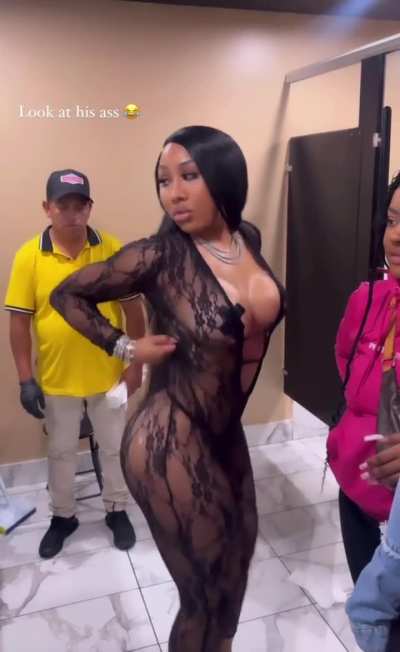 Restroom attendant guy ready to risk it all on how good Ari lookin 😂😂👌🏾