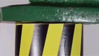 Алмаз и гидравлический пресс