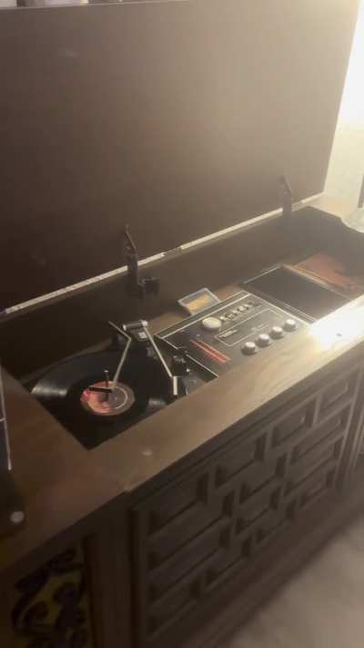 Mitski on a stereo from 1968