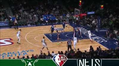 [Highlight] Giannis with the skillful reverse layup and-1 around James Harden