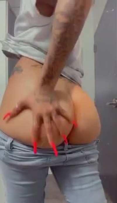 Prettygyalveeee (@prettygyalveeee)