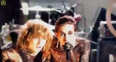 Damiano and Thomas kiss during concert in Poland!