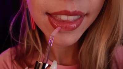 God, those lips are deadly ð¥µ