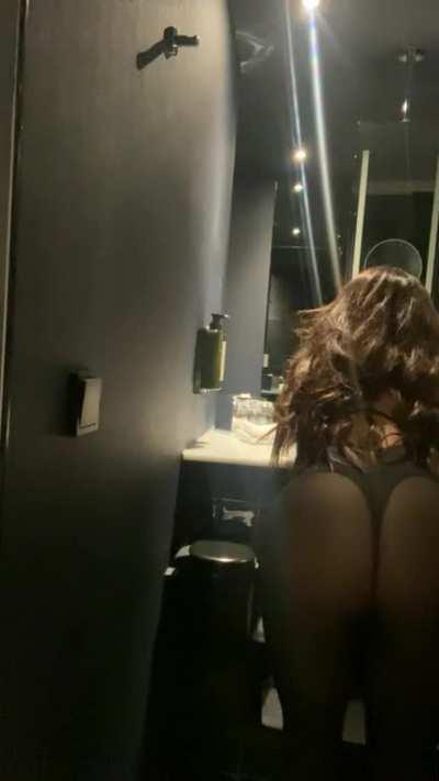 Getting ready for a night out and letting it rip 😏